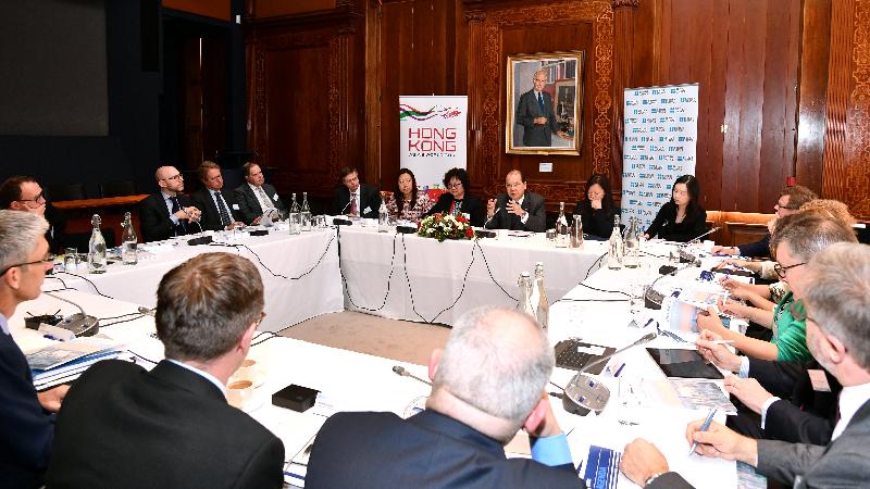 The Chief Secretary for Administration, Mr Matthew Cheung Kin-chung (back row, third right), today (September 27, London time) addresses a roundtable discussion on youth skills and training organised by the Hong Kong Vocational Training Council and the British Council in London, the United Kingdom.