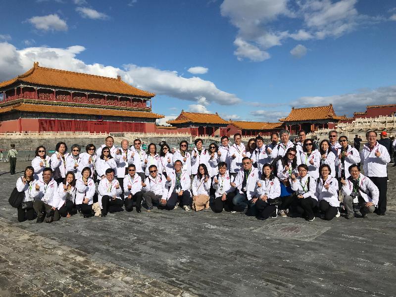 The Secretary for Education, Mr Kevin Yeung (back row, twelfth right), today (September 30) completes his two-day duty visit to Beijing, during which he joins the National Day Delegation from the Educational Sector of Hong Kong 2018 to visit  the Palace Museum.