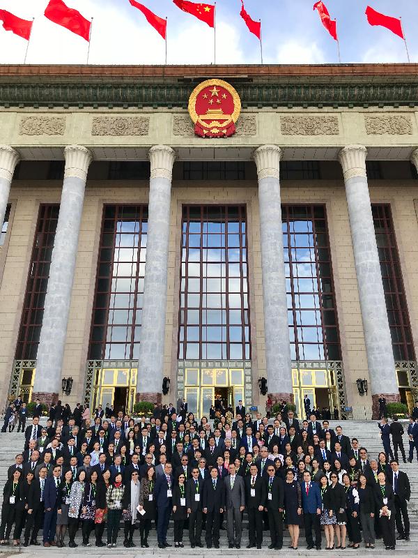 The Secretary for Education, Mr Kevin Yeung (front row, tenth right), today (September 30) completes his two-day duty visit to Beijing, during which he joins  the National Day Delegation from the Educational Sector of Hong Kong 2018 to attend a reception at the Great Hall of the People.