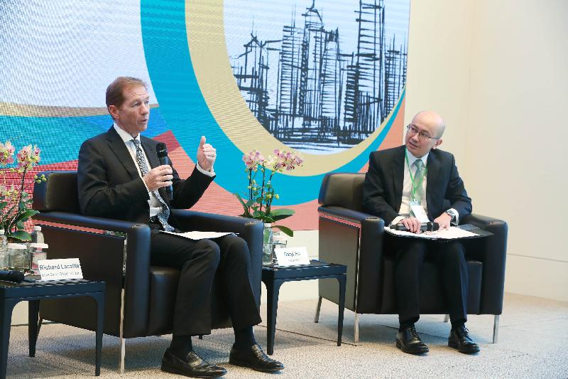 The Hong Kong Monetary Authority hosted the second annual Conference for Independent Non-Executive Directors today (October 3) in Hong Kong. The Global Chief Investment Officer of State Street Global Advisors, Mr Richard Lacaille (left), is pictured giving his view on short-termism in the banking industry.