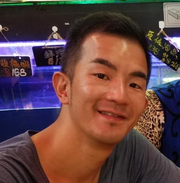 Leung Pak-on, aged 34, is about 1.68 metres tall, 60 kilograms in weight and of medium build. He has a round face with yellow complexion and short black hair. He was last seen wearing a grey short-sleeve T-shirt, blue jeans and blue sandals.