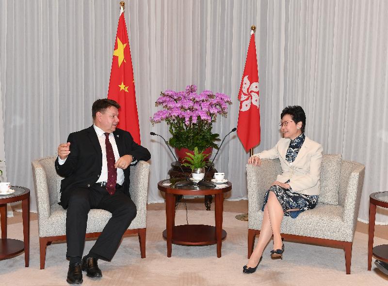 The Chief Executive, Mrs Carrie Lam (right), meets the Secretary General of the World Meteorological Organization, Professor Petteri Taalas (left), at the Chief Executive's Office this morning (October 3).