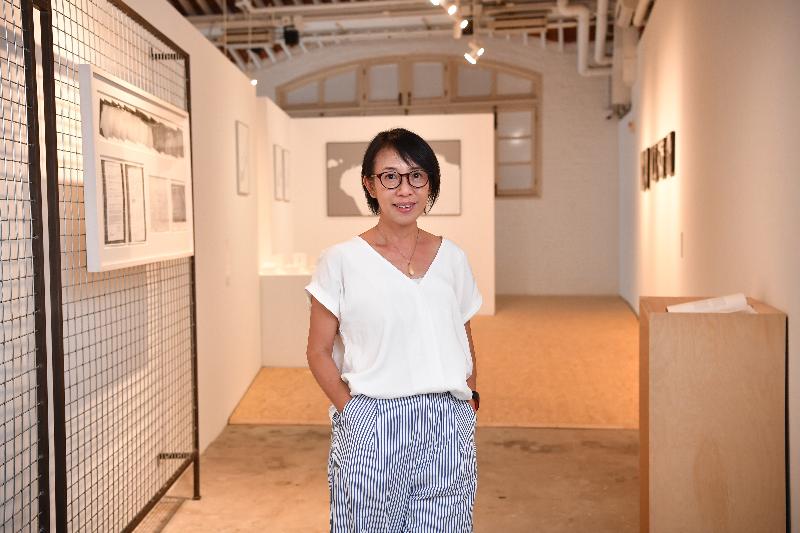 The "Sparkle! Journal of a City Foot Soldier" exhibition organised by Oi! was unveiled today (October 5) at Oi! in North Point. Photo shows project curator Sara Wong.