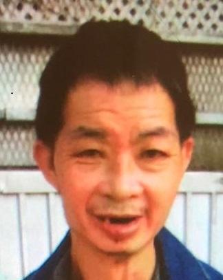 Kwong Lin-kei, aged 53,  is about 1.62 metres tall, 50 kilograms in weight and of thin build. He has a pointed face with yellow complexion, short curly black hair. He was last seen wearing a blue short-sleeved shirt, black trousers, black and red sandals and carrying a black rucksack.  
