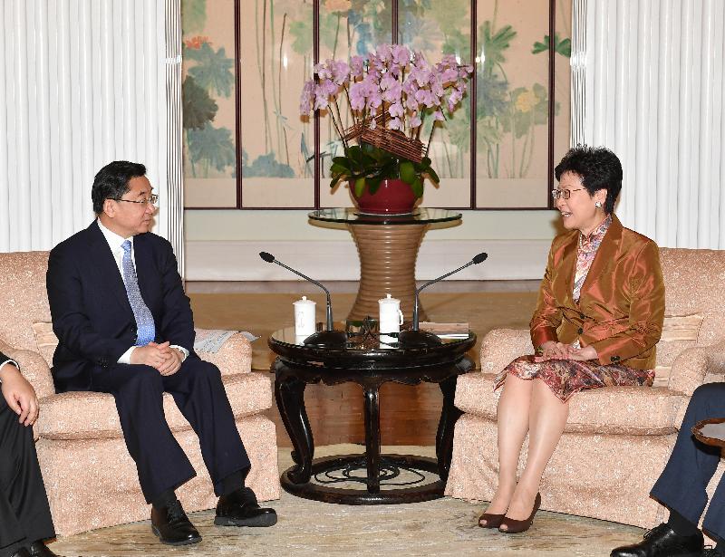 The Chief Executive, Mrs Carrie Lam (right), meets the Secretary of the CPC Fujian Provincial Committee, Mr Yu Weiguo, at Government House at noon today (October 8).