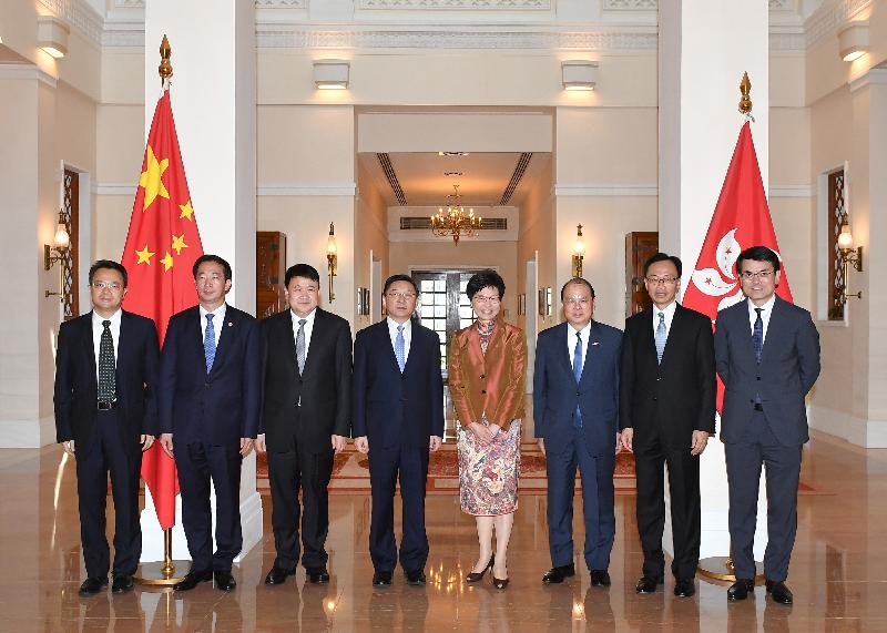 The Chief Executive, Mrs Carrie Lam (fourth right), meets the Secretary of the CPC Fujian Provincial Committee, Mr Yu Weiguo (fourth left), at Government House at noon today (October 8). The Chief Secretary for Administration, Mr Matthew Cheung Kin-chung (third right); the Secretary for Constitutional and Mainland Affairs, Mr Patrick Nip (second right); and the Secretary for Commerce and Economic Development, Mr Edward Yau (first right), also attended the meeting.
