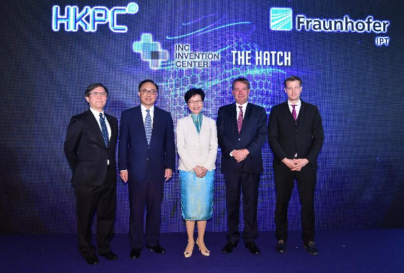The Chief Executive, Mrs Carrie Lam, attended the unveiling ceremony of "A Great Leap Towards Industry 4.0 – Now & Beyond" today (October 11). Photo shows (from left) the Chairman of the Hong Kong Productivity Council, Mr Willy Lin; the Secretary for Innovation and Technology, Mr Nicholas W Yang; Mrs Lam; the German Consul General to the Hong Kong Special Administrative Region (SAR) and Macau SAR, Mr Dieter Lamlé; and the Head of the Department of Operative Technology Management at the Fraunhofer Institute for Production Technology, Mr Toni Drescher, at the ceremony.