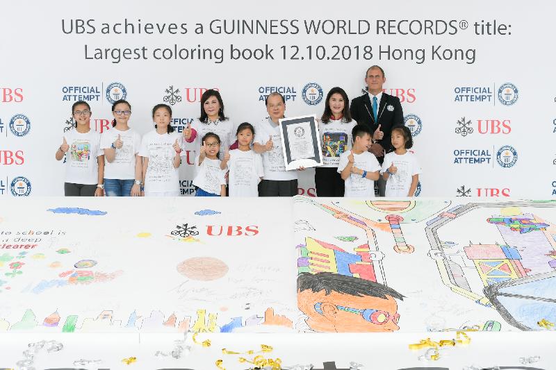 The Chief Secretary for Administration, Mr Matthew Cheung Kin-chung, attended the opening ceremony of UBS Mega Art Project: World's Largest Colouring Book. Photo shows Mr Cheung (back row, third right); the Chairman and Head of Greater China, UBS Wealth Management and Country Head, UBS Hong Kong Branch, Ms Amy Lo (back row, second right); the adjudicator of Guinness World Records, Mr John Garland (back row, first right); the Chairman of the Po Leung Kuk, Dr Margaret Choi (back row, fourth left), and children who participated in the event. 