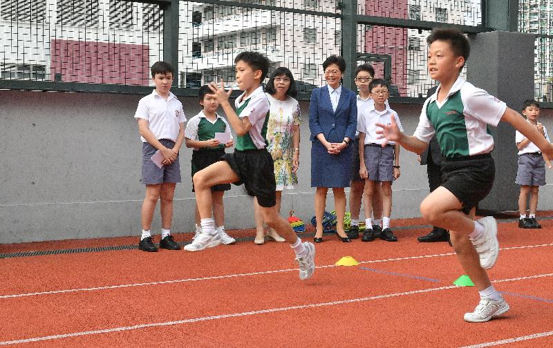 The Chief Executive, Mrs Carrie Lam, visited Ying Wa Primary School in Sham Shui Po this afternoon (October 12). Picture shows Mrs Lam (back row, fourth left) watching the participation by students in athletics.