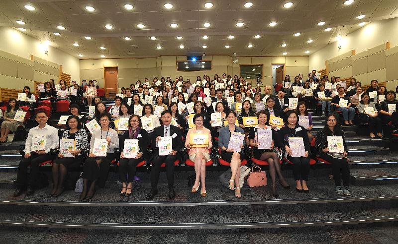 The Director of Health, Dr Constance Chan (first row, fifth right); the Deputy Director of Health, Dr Amy Chiu (first row, fourth left); and Assistant Director of Health (Family and Elderly Health Services), Dr Teresa Li (first row, second right), are pictured with various guests and stakeholders in the 20th Anniversary Ceremony of the Elderly Health Service cum Seminar on Promoting Healthy Ageing today (October 13). 

