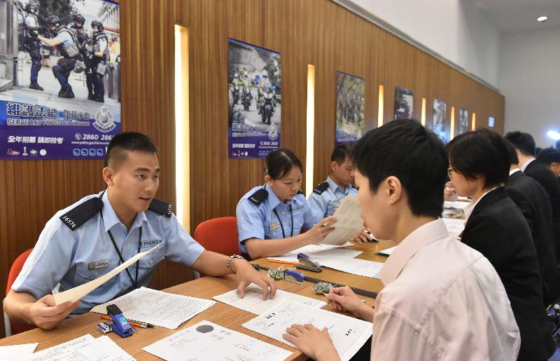The Hong Kong Police Force today (October 13) holds the Police Recruitment Day (Autumn) at Police Headquarters. The Recruitment Day provides one-stop service to applicants, shortening the time required for the recruitment process.