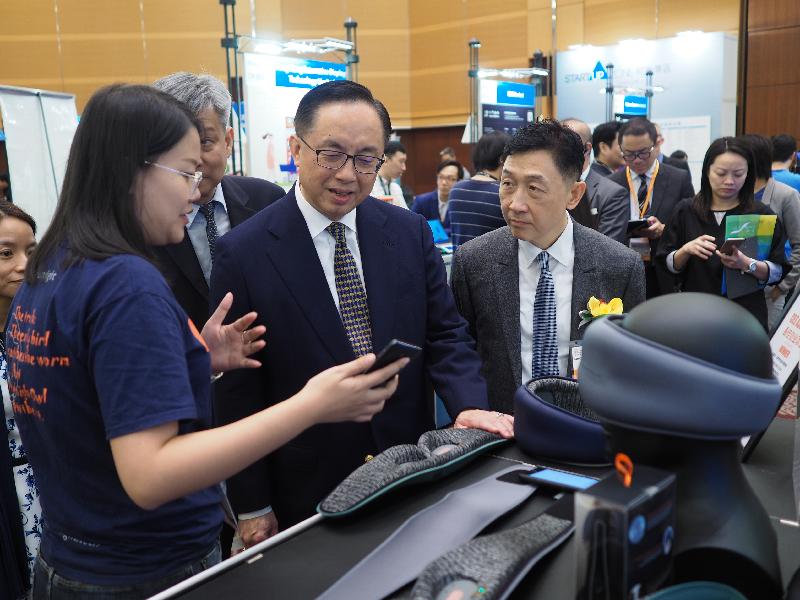 The Secretary for Innovation and Technology, Mr Nicholas W Yang, today (October 13) attends the Symposium on Innovation & Technology and visits Start-up Zone.