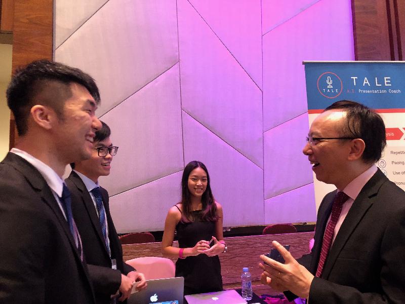 The Government Chief Information Officer, Mr Victor Lam (first right), chats with representatives of Hong Kong delegation in Guangzhou last night (October 12) to wish them success at the 18th Asia Pacific Information and Communications Technology Alliance Awards.