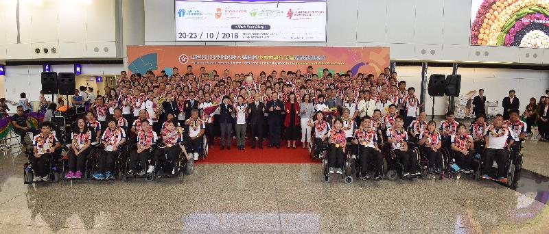 The Welcome Home Ceremony for the Hong Kong, China Delegation to the Indonesia 2018 Asian Para Games was held this afternoon (October 14) at Hong Kong International Airport. The Secretary for Home Affairs, Mr Lau Kong-wah (third row, ninth right); the Permanent Secretary for Home Affairs, Mrs Cherry Tse (third row, tenth right); the Director of Leisure and Cultural Services, Ms Michelle Li (third row, seventh right); the Honorary President of the Hong Kong Paralympic Committee & Sports Association for the Physically Disabled (HKPC & SAPD), Dr York Chow (third row, eighth right); and the President of the HKPC & SAPD, Mrs Jenny Fung (third row, eleventh right), are pictured with athletes.
