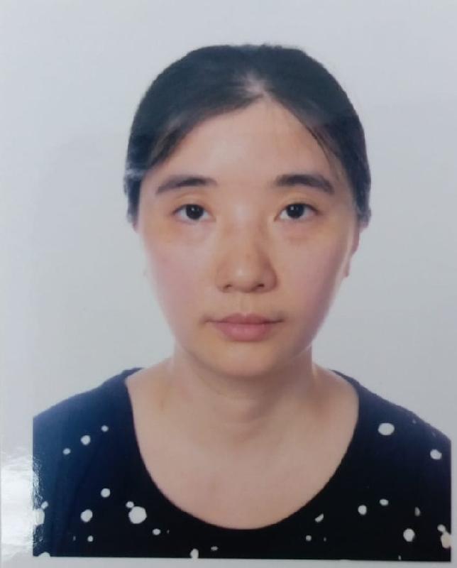 Zhang Cheng, aged 36, is about 1.65 metres tall, 60 kilograms in weight and of medium build. She has a pointed face with yellow complexion and long straight black hair. She was last seen wearing a black short-sleeved shirt, black sport trousers, black sports shoes and carrying a bag in red and white colour with stars pattern.