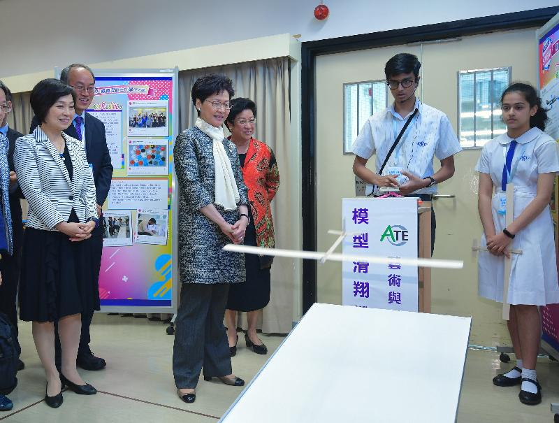 The Chief Executive, Mrs Carrie Lam, attended the "STEM Education Centre: Supporting STEM education and sharing of students’ achievement" event today (October 18). Photo shows Mrs Lam (third left), accompanied by the Under Secretary for Education, Dr Choi Yuk-lin (first left), touring a science, technology, engineering and mathematics (STEM) project completed by students.
