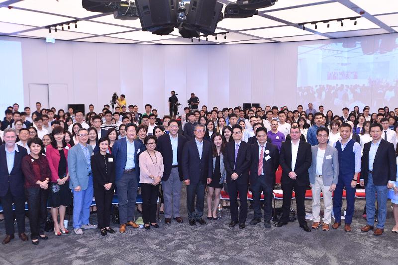 The Financial Secretary, Mr Paul Chan, attended the Career Day held by the Financial Services Development Council (FSDC) today (October 20). Photo shows Mr Chan (front row, eighth right) with the Chairman of the FSDC, Mr Laurence Li (front row, eighth left); the Chairman of Hong Kong Exchanges and Clearing Limited, Mrs Laura M Cha (front row, seventh left), and other guests and participants at the event.

