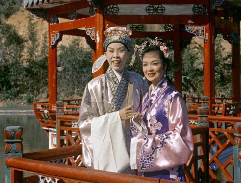 In support of World Day for Audiovisual Heritage, the Hong Kong Film Archive of the Leisure and Cultural Services Department will present a free screening of "Emperor Zhengde's Night Visit to the Dragon and Phoenix Inn" at Piazza C of the Hong Kong Cultural Centre at 7pm on October 27 (Saturday).