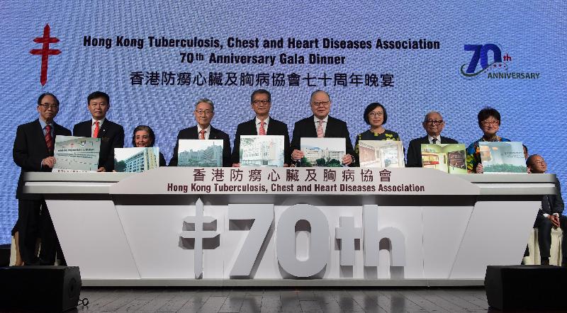 The Acting Chief Executive, Mr Paul Chan, attended the Hong Kong Tuberculosis, Chest and Heart Diseases Association 70th Anniversary Gala Dinner this evening (October 22). Photo shows Mr Chan (centre); the Secretary for Food and Health and President of the Association, Professor Sophia Chan (third right); the Chairman of the Association, Mr Steve Lan (fourth right), and other officiating guests at the ceremony.