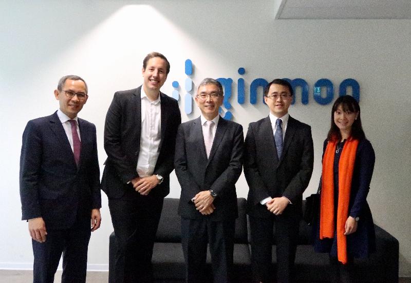 The Secretary for Financial Services and the Treasury, Mr James Lau (centre) started his visit to Frankfurt, Germany on October 23 (Frankfurt time). Photo shows Mr Lau visiting Ginmon Wealth Management where he was briefed on the algorithm-based portfolio management technology the company had developed that promises excess long-term returns for investors.
