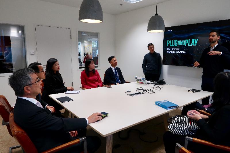 The Secretary for Financial Services and the Treasury, Mr James Lau (first left), visited Plug and Play Fintech Centre, a global innovation platform specialising in growing technology startups. He met with the management team and was briefed on their accelerator programme on October 23 (Frankfurt time).