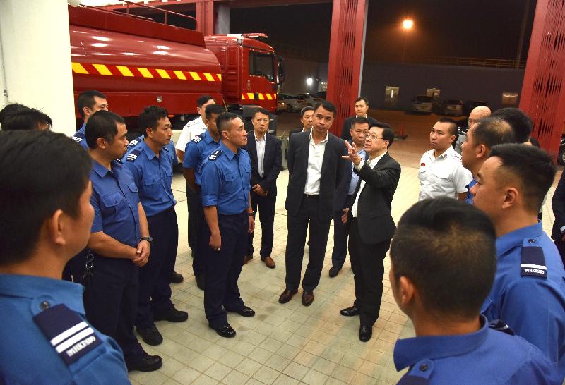 The Secretary for Security, Mr John Lee (fourth right), today (October 24) visits the Hong Kong Port Fire Station cum Ambulance Depot of the Hong Kong-Zhuhai-Macao Bridge to learn more about the handling of emergencies there.