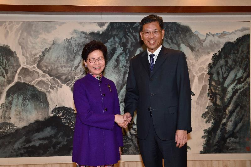 The Chief Executive, Mrs Carrie Lam, met with the Minister of Finance, Mr Liu Kun, in Beijing today (October 24). Photo shows Mrs Lam (left) shaking hands with Mr Liu (right) before the meeting. 