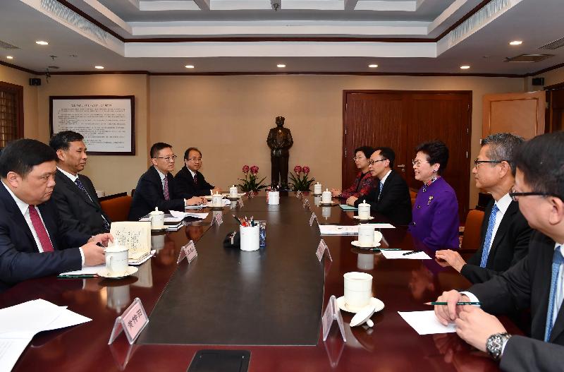 The Chief Executive, Mrs Carrie Lam (third right), met with the Minister of Finance, Mr Liu Kun (second left), in Beijing today (October 24). Also pictured are the Financial Secretary, Mr Paul Chan (second right); the Secretary for Constitutional and Mainland Affairs, Mr Patrick Nip (fourth right); the Director of the Chief Executive's Office, Mr Chan Kwok-ki (first right); and the Director of the Office of the Government of the Hong Kong Special Administrative Region in Beijing, Ms Gracie Foo (fifth right).