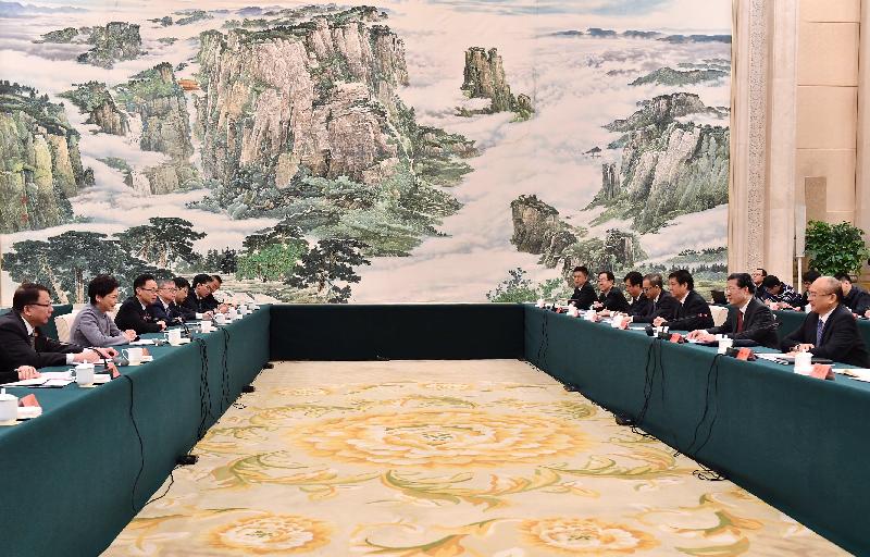 The Chief Executive, Mrs Carrie Lam (second left), today (October 25) meets with the Secretary of the CPC Hebei Provincial Committee, Mr Wang Dongfeng (second right) and the Governor of Hebei Province, Mr Xu Qin (first right) in Hebei. Also present are the Secretary for Constitutional and Mainland Affairs, Mr Patrick Nip (third left),  and the Director of the Chief Executive's Office, Mr Chan Kwok-ki (first left).