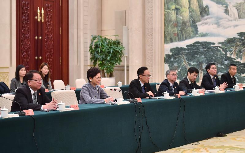 The Chief Executive, Mrs Carrie Lam (second left), today (October 25) meets with the Secretary of the CPC Hebei Provincial Committee, Mr Wang Dongfeng and the Governor of Hebei Province, Mr Xu Qin in Hebei. Also present are the Secretary for Constitutional and Mainland Affairs, Mr Patrick Nip (third left), and the Director of the Chief Executive's Office, Mr Chan Kwok-ki (first left).