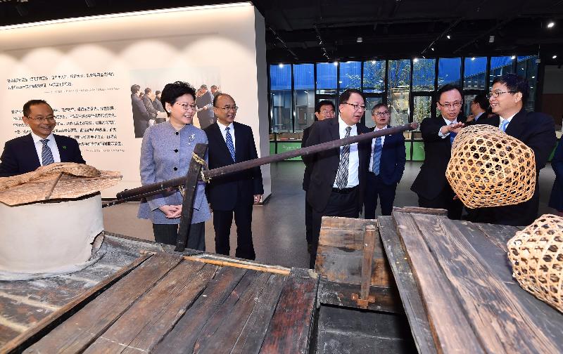 The Chief Executive, Mrs Carrie Lam, today (October 25) visited Xiongan New Area in Hebei. Photo shows Mrs Lam (second left), accompanied by the Governor of Hebei Province, Mr Xu Qin (third left), touring the exhibits at the Xiongan New Area exhibition centre. Looking on are Vice-Governor of Hebei Province and Xiongan New Area CPC Working Committee Secretary Mr Chen Gang (first right); the Secretary for Constitutional and Mainland Affairs, Mr Patrick Nip (second right); and the Director of the Chief Executive's Office, Mr Chan Kwok-ki (fourth left).