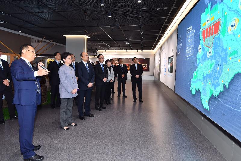 The Chief Executive, Mrs Carrie Lam, today (October 25) visited Xiongan New Area in Hebei. Photo shows Mrs Lam (front row, second left), accompanied by the Governor of Hebei Province, Mr Xu Qin (front row, third left), receiving a briefing on the general planning of Xiongan New Area at the Xiongan New Area exhibition centre. Looking on are Vice-Governor of Hebei Province and Xiongan New Area CPC Working Committee Secretary Mr Chen Gang (front row, first right); Vice-Governor of Hebei Province Ms Xia Yanjun (front row, third right); and the Secretary for Constitutional and Mainland Affairs, Mr Patrick Nip (front row, fourth left).