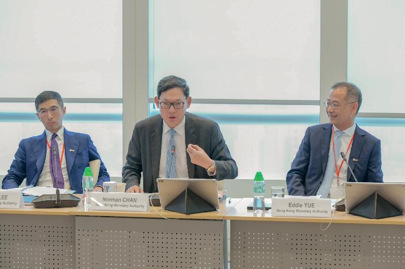 The Chief Executive of the Hong Kong Monetary Authority, Mr Norman Chan (centre), yesterday (October 25) gave opening remarks at the Investors' and Debt Financing Roundtables.
