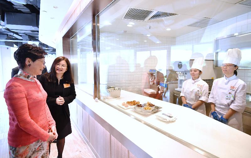The Chief Executive, Mrs Carrie Lam, this afternoon (October 26) attended the grand opening ceremony of the International Culinary Institute in Pok Fu Lam. Photo shows Mrs Lam (first left) touring the facilities.