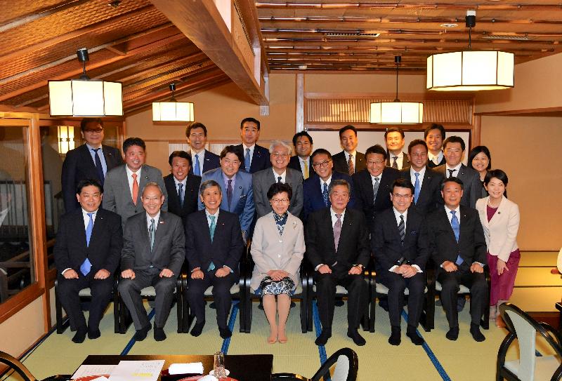 The Chief Executive, Mrs Carrie Lam, arrived in Tokyo, Japan this afternoon (October 29) to kick start her five-day visit to Japan. Photo shows Mrs Lam (front row, fourth left), accompanied by the Secretary for Commerce and Economic Development, Mr Edward Yau (front row, third right) and the Principal Hong Kong Economic and Trade Representative, Tokyo, Ms Shirley Yung (first right, second row), attending a dinner hosted by the Japan-Hong Kong Parliamentarian League, led by the Chairman, Mr Wataru Takeshita (front row, fourth right).