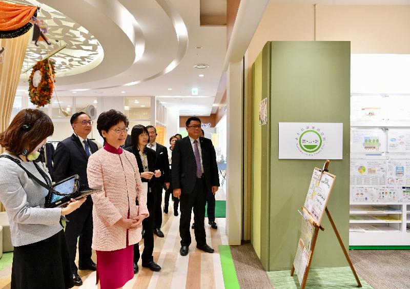 The Chief Executive, Mrs Carrie Lam, continued her visit to Japan in Kashiwa City this morning (October 30). Photo shows Mrs Lam (third left), accompanied by the Secretary for Innovation and Technology, Mr Nicholas W Yang (second left), touring Kashiwa-no-ha Smart City. Starting in 2001, the Smart City is a project involving a developer with public-private partnership. Employing various technologies, the city is intended to become a liveable, healthy and secure neighbourhood which is environmental friendly, good for new industry creation and suitable for people of all ages.