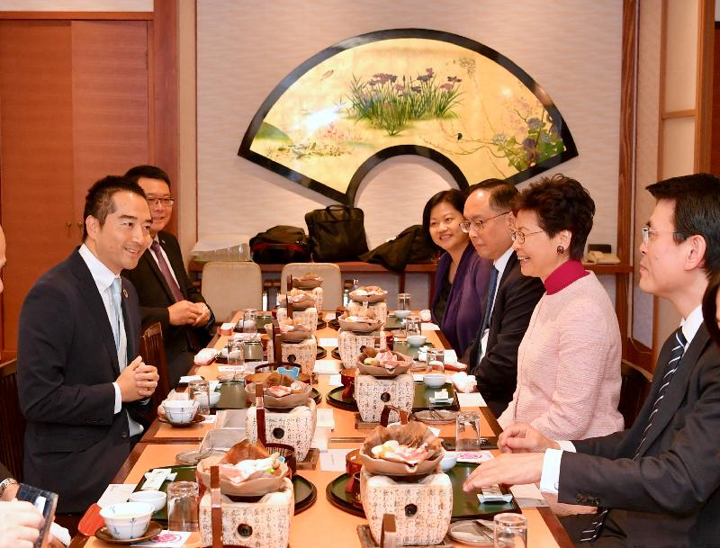 The Chief Executive, Mrs Carrie Lam, continued her visit to Japan in Tsukuba City this afternoon (October 30). Photo shows Mrs Lam (second right); the Secretary for Commerce and Economic Development, Mr Edward Yau (first right); the Secretary for Innovation and Technology, Mr Nicholas W Yang (third right); and the Principal Hong Kong Economic and Trade Representative, Tokyo, Ms Shirley Yung (fourth right), meeting with the Mayor of Tsukuba City, Dr Tatsuo Igarashi (first left), over lunch.