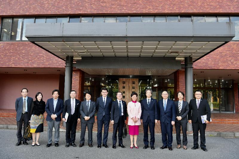 The Chief Executive, Mrs Carrie Lam, continued her visit to Japan in Tsukuba City this afternoon (October 30) and visited the University of Tsukuba. Photo shows Mrs Lam (fifth right); the Secretary for Commerce and Economic Development, Mr Edward Yau (sixth left); the Secretary for Innovation and Technology, Mr Nicholas W Yang (third right), the Director of Information Services, Miss Cathy Chu (second left), the Chairman of the Board of Directors of the Hong Kong Science and Technology Parks Corporation, Dr Sunny Chai (first right) and the Chairman of the Board of Directors of the Hong Kong Cyberport Management Company Limited, Dr George Lam (fourth left), meeting with the University's Vice Presidents Professor Hideo Kigoshi (fourth right) and Professor Yasunori Kanaho (sixth right) after the meeting.