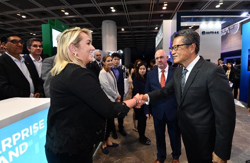 The Financial Secretary, Mr Paul Chan, attended the opening of Hong Kong FinTech Week 2018 this morning (October 31). Photo shows Mr Chan (first right) and the Consul-General of Ireland in Hong Kong, Mr David Costello (second right), touring the Ireland Pavilion in the exhibition. 

