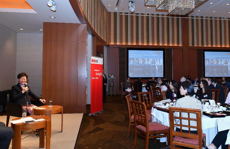 行政长官林郑月娥今日（十月三十一日）在东京继续访问日本行程。图示林郑月娥中午在由经济学人企业网络举办，以女性领袖为主题的午餐研讨会发言。