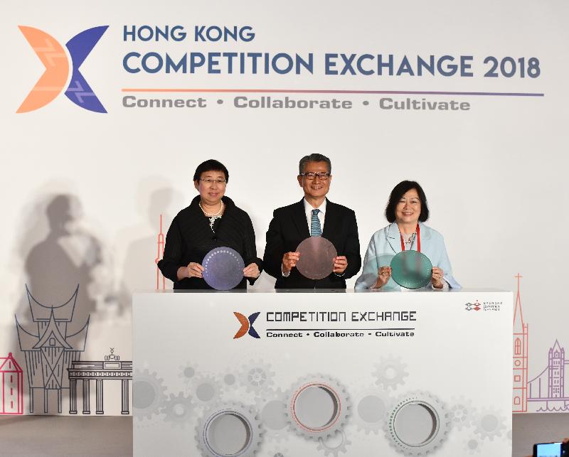 The Financial Secretary, Mr Paul Chan, attended the Hong Kong Competition Exchange 2018 opening ceremony today (November 1). Photo shows Mr Chan (centre); the Permanent Secretary for Commerce and Economic Development (Commerce, Industry and Tourism), Miss Eliza Lee (left); and the Chairperson of the Competition Commission, Ms Anna Wu (right), at the ceremony.