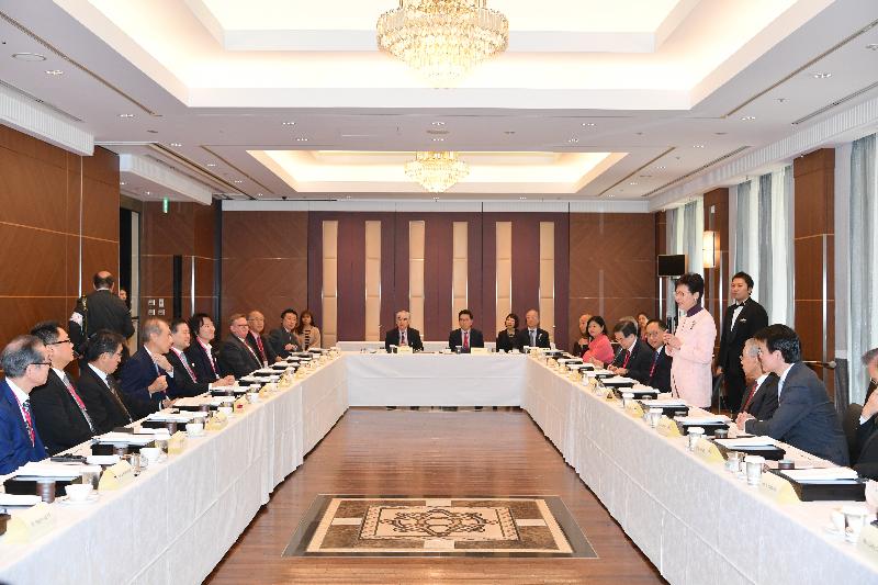 The Chief Executive, Mrs Carrie Lam, continued her visit to Japan in Tokyo today (November 1). Photo shows Mrs Lam (third right) speaking at a luncheon with more than 20 representatives from innovation and technology-related universities, research and development institutes and businesses.