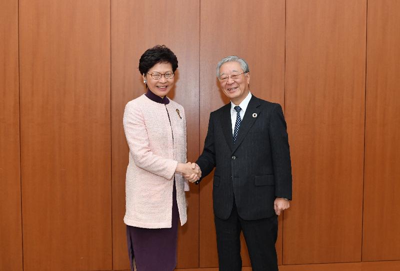 The Chief Executive, Mrs Carrie Lam, continued her visit to Japan in Tokyo today (November 1). Photo shows Mrs Lam (left) meeting with the Chairman of KEIDANREN (Japan Business Federation), Mr Hiroaki Nakanishi.