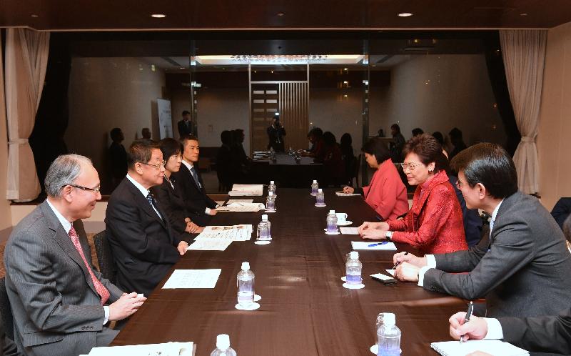 The Chief Executive, Mrs Carrie Lam, continued her visit to Japan in Tokyo today (November 1). Photo shows Mrs Lam (second right) and the Secretary for Commerce and Economic Development, Mr Edward Yau (first right), meeting with the Minister of Agriculture, Forestry and Fisheries of Japan, Mr Takamori Yoshikawa (second left), in the evening.