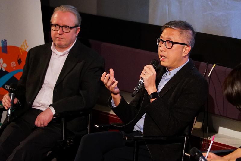 The Hong Kong Economic and Trade Office, London is promoting the vibrant filmmaking industry of Hong Kong in the United Kingdom by supporting the Hong Kong Programme of the London East Asia Film Festival (LEAFF) 2018. Photo shows the director of "Project Gutenberg", Felix Chong (right), exchanges views with the audiences at the question-and-answer session after the screening of the film at the LEAFF 2018 in London on October 31 (London time).