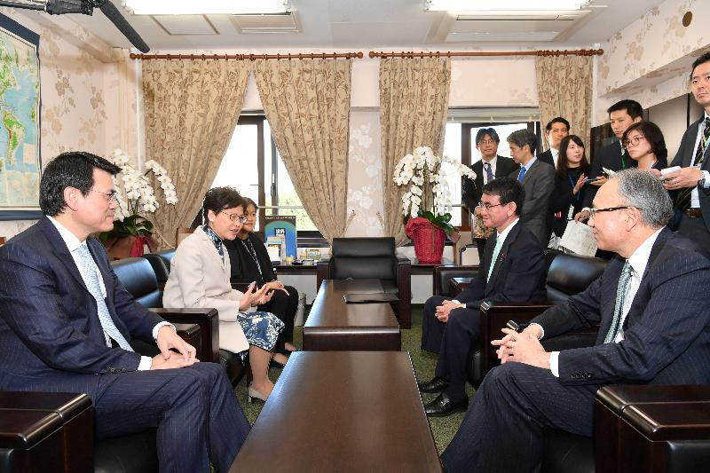 The Chief Executive, Mrs Carrie Lam, concluded her visit to Japan in Tokyo today (November 2). Photo shows Mrs Lam (second left), accompanied by the Secretary for Commerce and Economic Development, Mr Edward Yau (first left), and the Principal Hong Kong Economic and Trade Representative, Tokyo, Ms Shirley Yung (third left), meeting with the Minister for Foreign Affairs of Japan, Mr Taro Kono (second right). The Ambassador and Consul General of Japan in Hong Kong, Mr Kuninori Matsuda (first right), also attended.