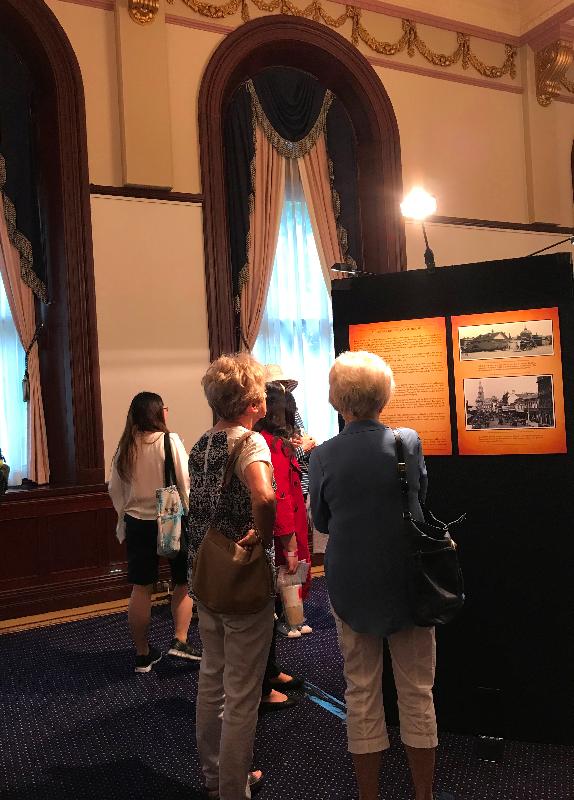 Hong Kong House, home of the Hong Kong Economic and Trade Office, Sydney, participated in Sydney Open once again to open its doors for public visits yesterday (November 4). During the open day, photos showing Hong Kong House's history were displayed.