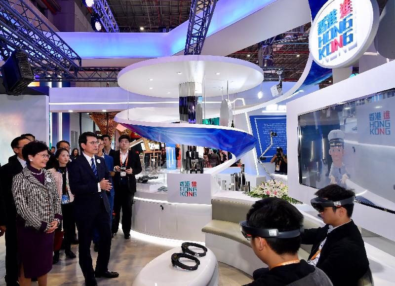 The Chief Executive, Mrs Carrie Lam, toured the China International Import Expo in Shanghai this afternoon (November 5). Photo shows Mrs Lam (front row, first left) and the Secretary for Commerce and Economic Development, Mr Edward Yau (front row, second left), viewing a demonstration of mixed reality at the Hong Kong Exhibition Area.