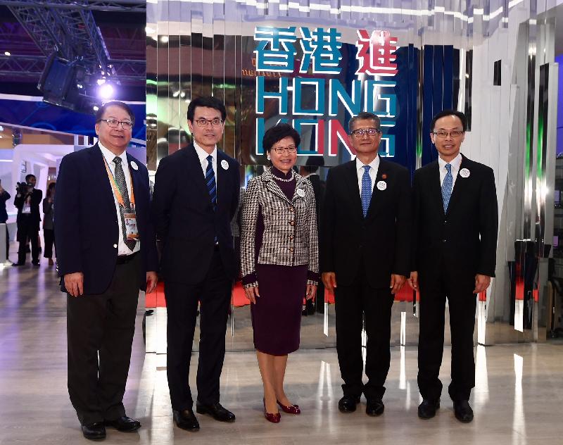 The Chief Executive, Mrs Carrie Lam, toured the China International Import Expo in Shanghai this afternoon (November 5). Photo shows Mrs Lam (centre); the Financial Secretary, Mr Paul Chan (second right); the Secretary for Commerce and Economic Development, Mr Edward Yau (second left); the Secretary for Constitutional and Mainland Affairs, Mr Patrick Nip (first right); and the Director of the Chief Executive's Office, Mr Chan Kwok-ki (first left), at the Hong Kong Exhibition Area.