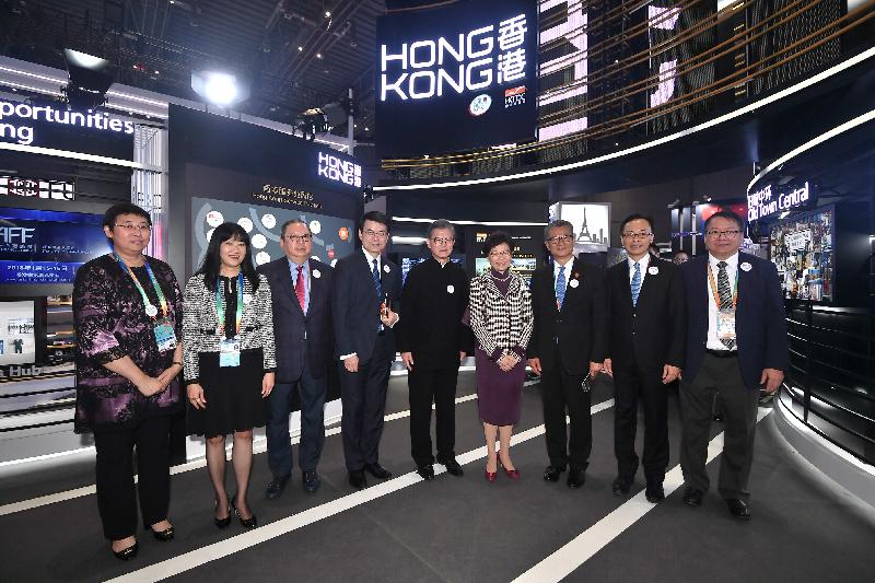 The Chief Executive, Mrs Carrie Lam, toured the China International Import Expo in Shanghai this afternoon (November 5). Photo shows (from left) the Permanent Secretary for Commerce and Economic Development (Commerce, Industry and Tourism), Miss Eliza Lee; the Executive Director of the Hong Kong Trade Development Council, Ms Margaret Fong; the Chairman of the Hong Kong Tourism Board, Dr Peter Lam; the Secretary for Commerce and Economic Development, Mr Edward Yau; the Chairman of the Hong Kong Trade Development Council, Mr Vincent Lo; Mrs Lam; the Financial Secretary, Mr Paul Chan; the Secretary for Constitutional and Mainland Affairs, Mr Patrick Nip; and the Director of the Chief Executive's Office, Mr Chan Kwok-ki, at the Hong Kong Enterprise and Business Exhibition.